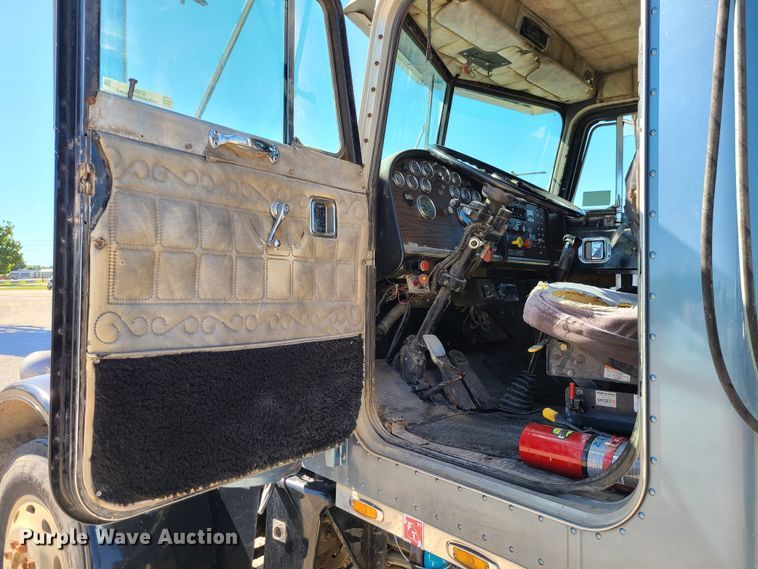 image for item IC9988 1984 Peterbilt 359  roll-off container truck