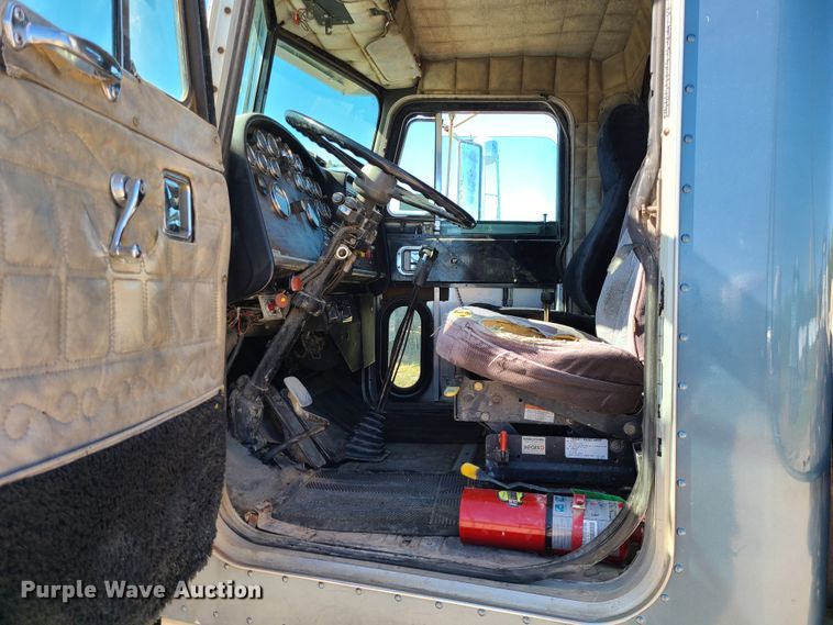 image for item IC9988 1984 Peterbilt 359  roll-off container truck