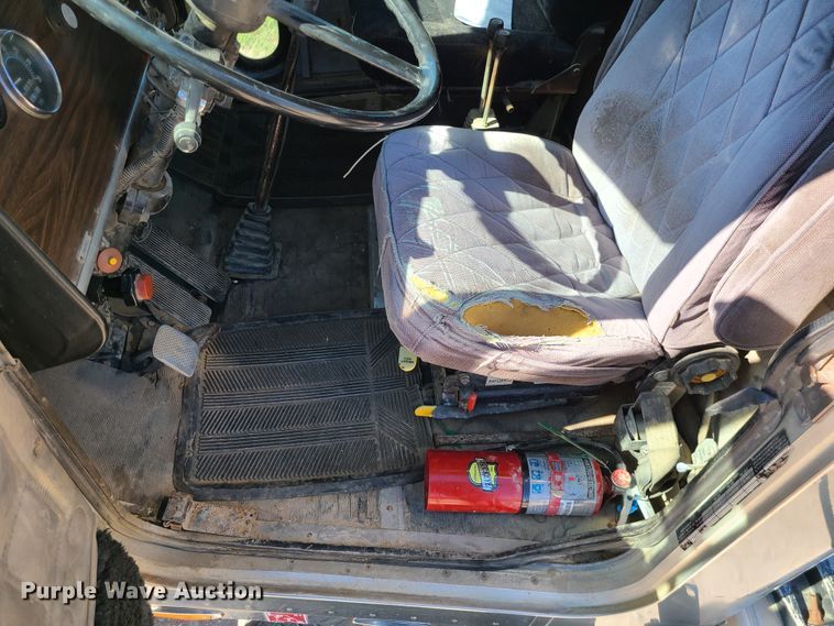 image for item IC9988 1984 Peterbilt 359  roll-off container truck