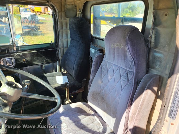 image for item IC9988 1984 Peterbilt 359  roll-off container truck