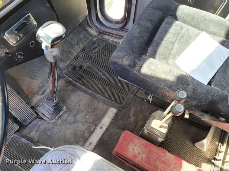 image for item IC9988 1984 Peterbilt 359  roll-off container truck