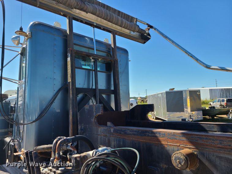 image for item IC9988 1984 Peterbilt 359  roll-off container truck