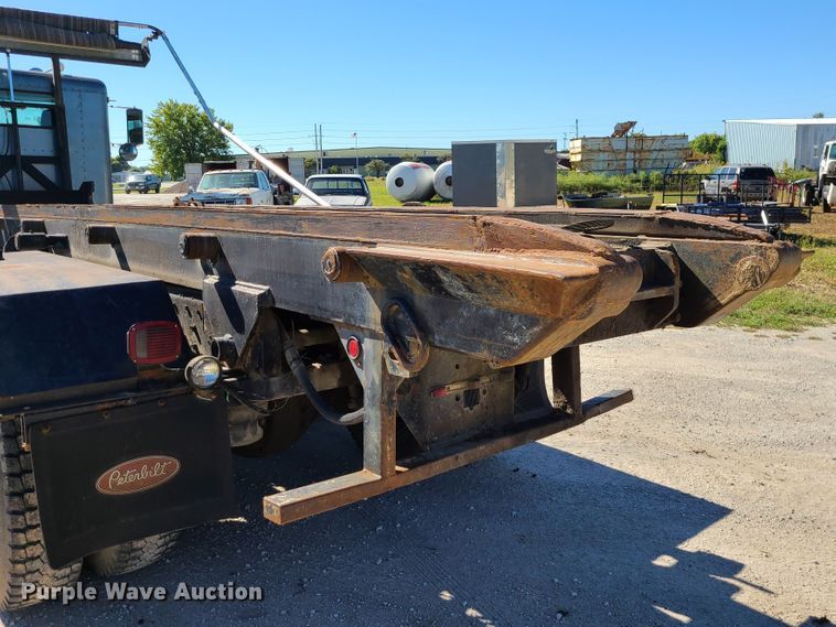 image for item IC9988 1984 Peterbilt 359  roll-off container truck