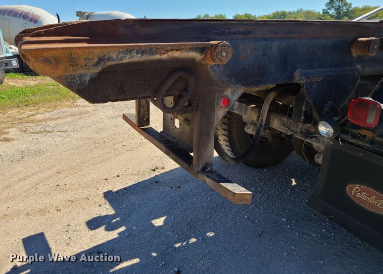 image for item IC9988 1984 Peterbilt 359  roll-off container truck