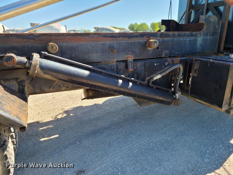 image for item IC9988 1984 Peterbilt 359  roll-off container truck