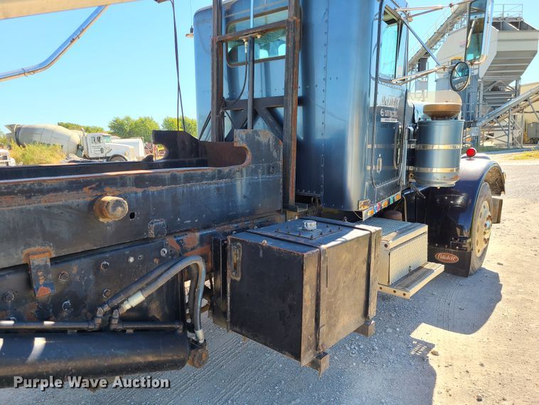 image for item IC9988 1984 Peterbilt 359  roll-off container truck