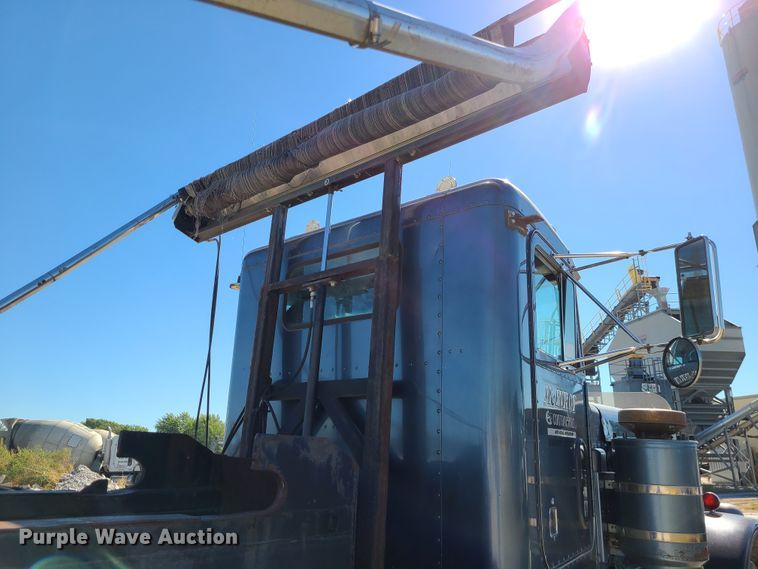 image for item IC9988 1984 Peterbilt 359  roll-off container truck