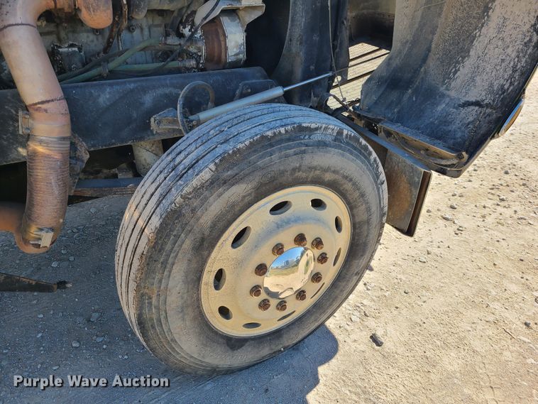 image for item IC9988 1984 Peterbilt 359  roll-off container truck