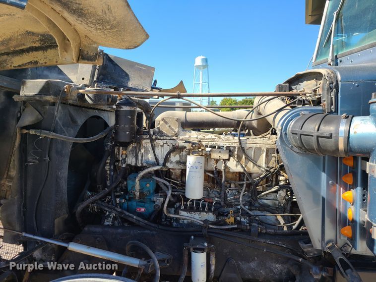 image for item IC9988 1984 Peterbilt 359  roll-off container truck