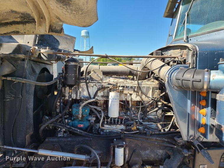 image for item IC9988 1984 Peterbilt 359  roll-off container truck