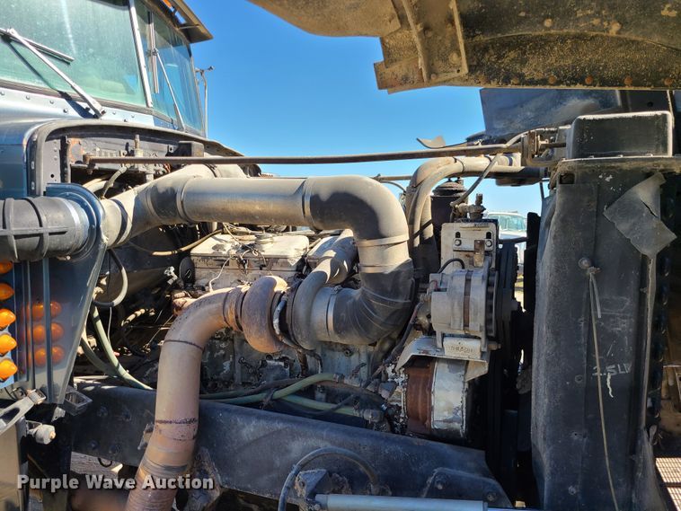 image for item IC9988 1984 Peterbilt 359  roll-off container truck