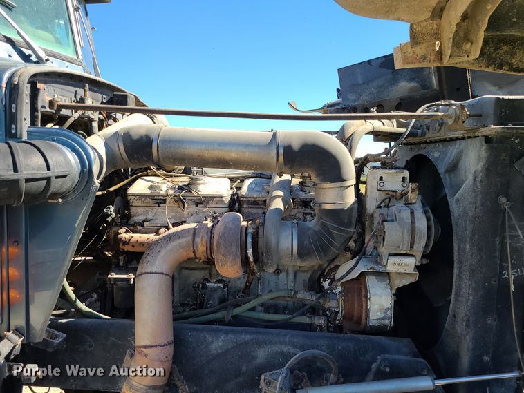 image for item IC9988 1984 Peterbilt 359  roll-off container truck