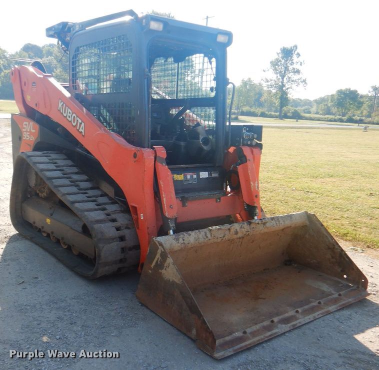 image for item ID9115 2016 Kubota SVL95-2S  tracked skid steer loader
