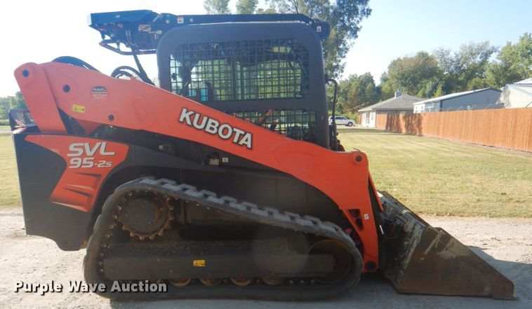 image for item ID9115 2016 Kubota SVL95-2S  tracked skid steer loader