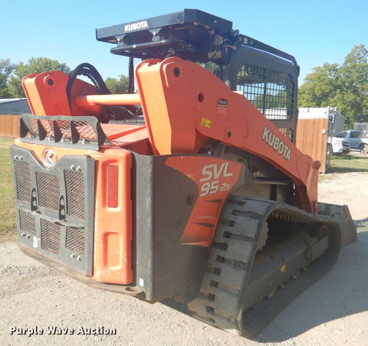 image for item ID9115 2016 Kubota SVL95-2S  tracked skid steer loader