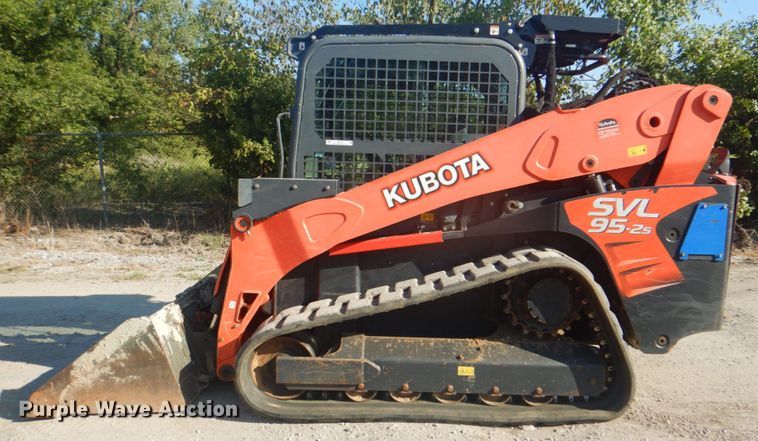 image for item ID9115 2016 Kubota SVL95-2S  tracked skid steer loader