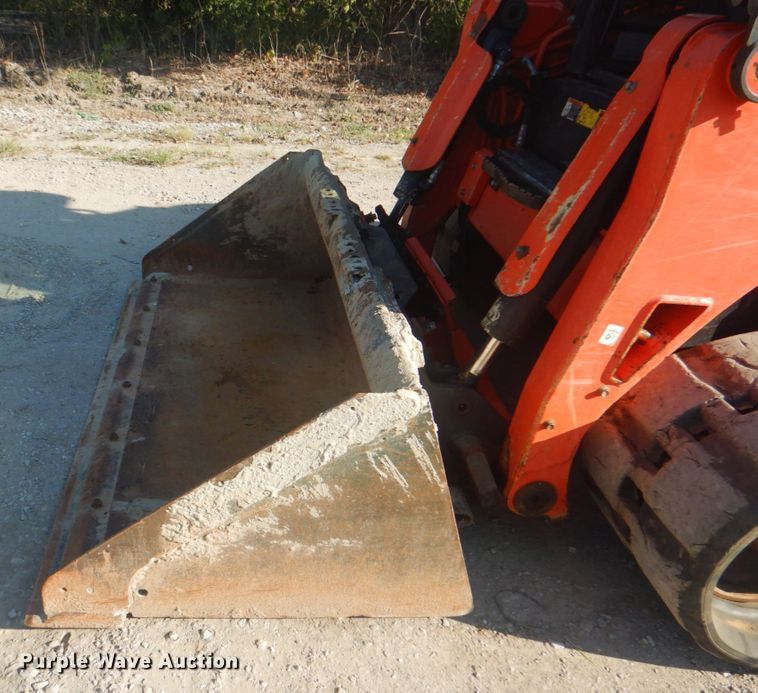 image for item ID9115 2016 Kubota SVL95-2S  tracked skid steer loader