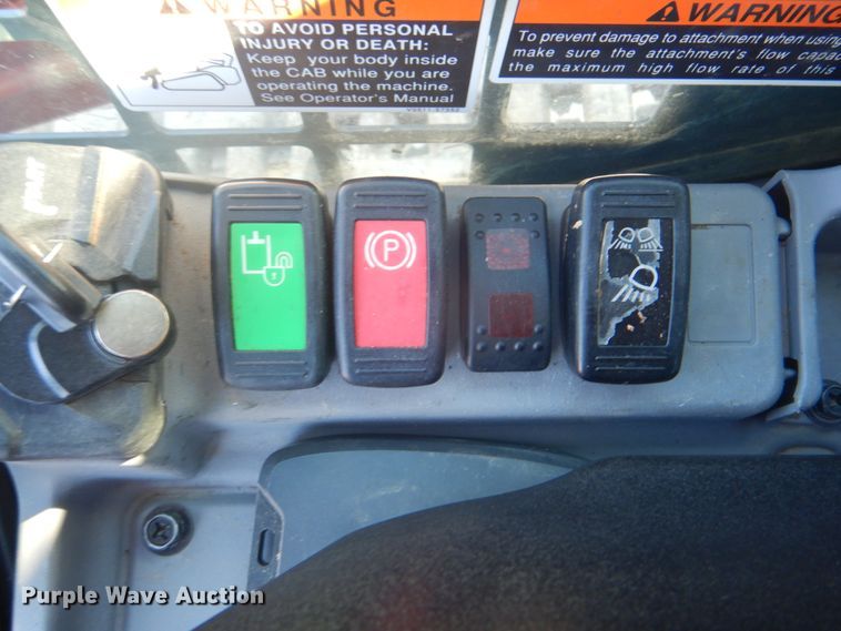 image for item ID9115 2016 Kubota SVL95-2S  tracked skid steer loader