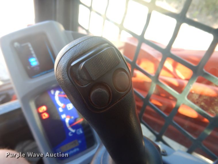 image for item ID9115 2016 Kubota SVL95-2S  tracked skid steer loader