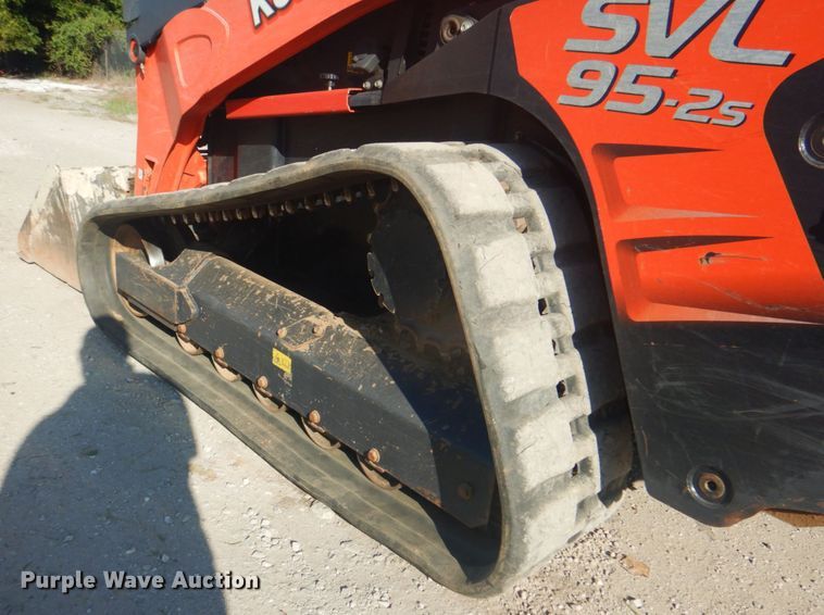 image for item ID9115 2016 Kubota SVL95-2S  tracked skid steer loader