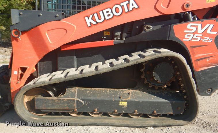 image for item ID9115 2016 Kubota SVL95-2S  tracked skid steer loader