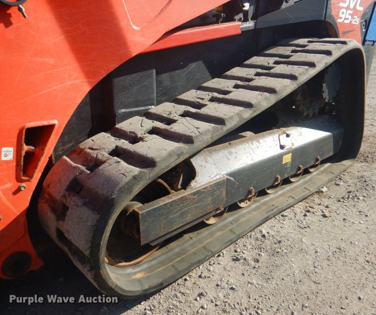 image for item ID9115 2016 Kubota SVL95-2S  tracked skid steer loader