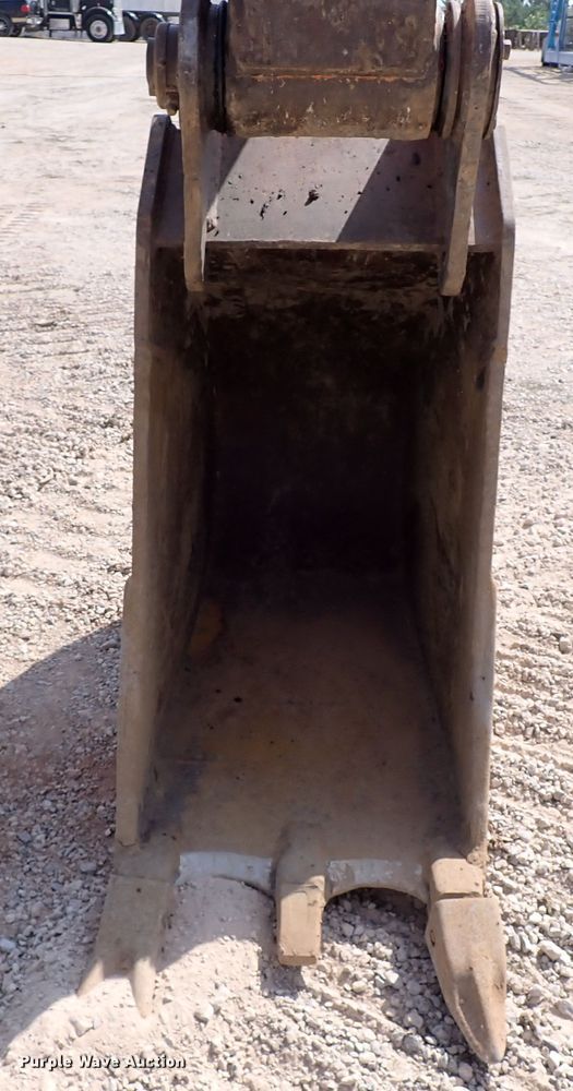 image for item IN9612 2002 Hitachi ZX200LC  excavator