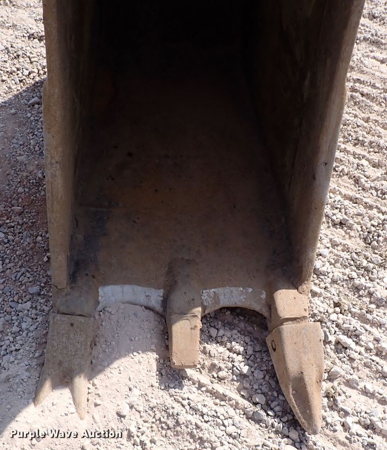 image for item IN9612 2002 Hitachi ZX200LC  excavator