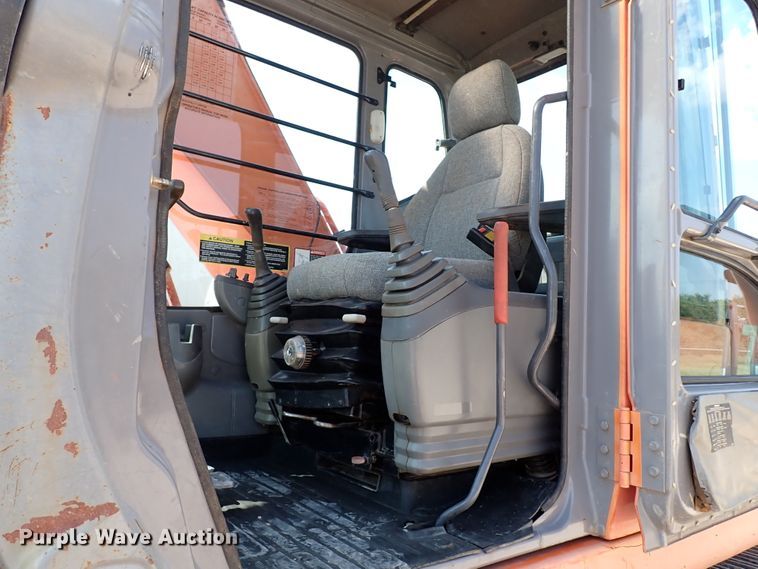 image for item IN9612 2002 Hitachi ZX200LC  excavator