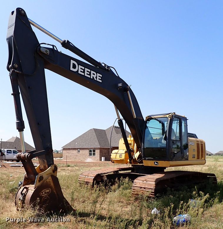 image for item IN9616 2009 John Deere 240DLC  excavator