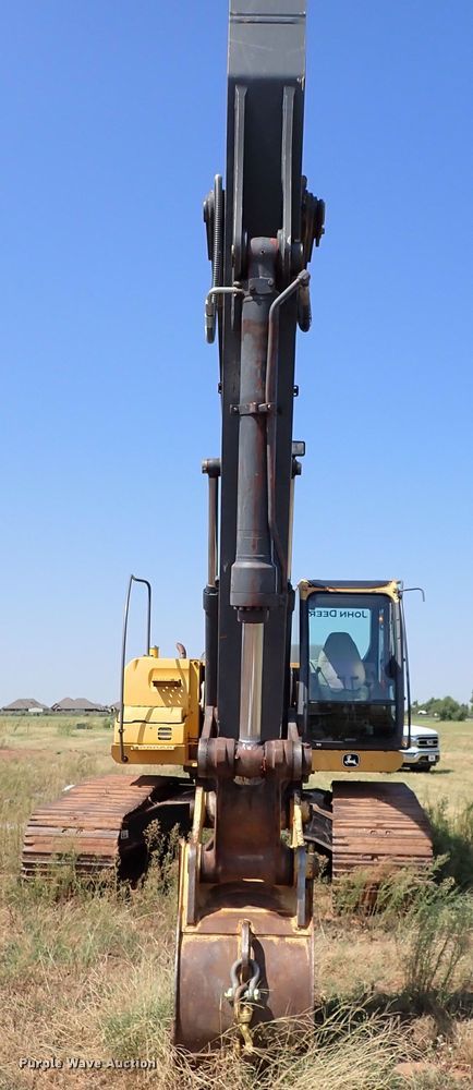 image for item IN9616 2009 John Deere 240DLC  excavator