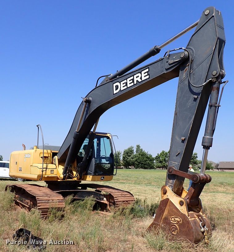 image for item IN9616 2009 John Deere 240DLC  excavator