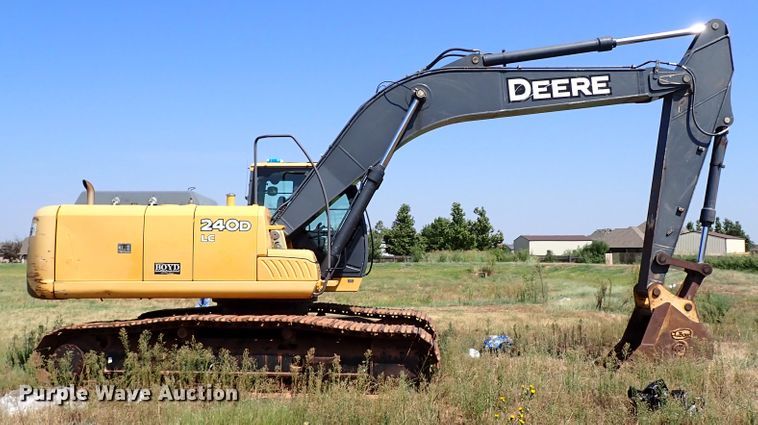 image for item IN9616 2009 John Deere 240DLC  excavator