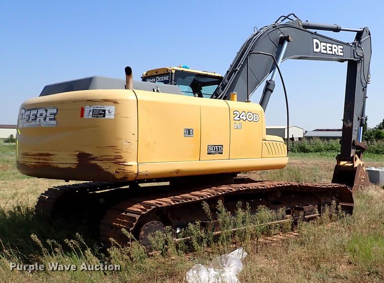 image for item IN9616 2009 John Deere 240DLC  excavator