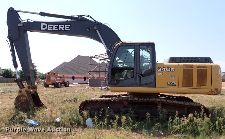 image for item IN9616 2009 John Deere 240DLC  excavator