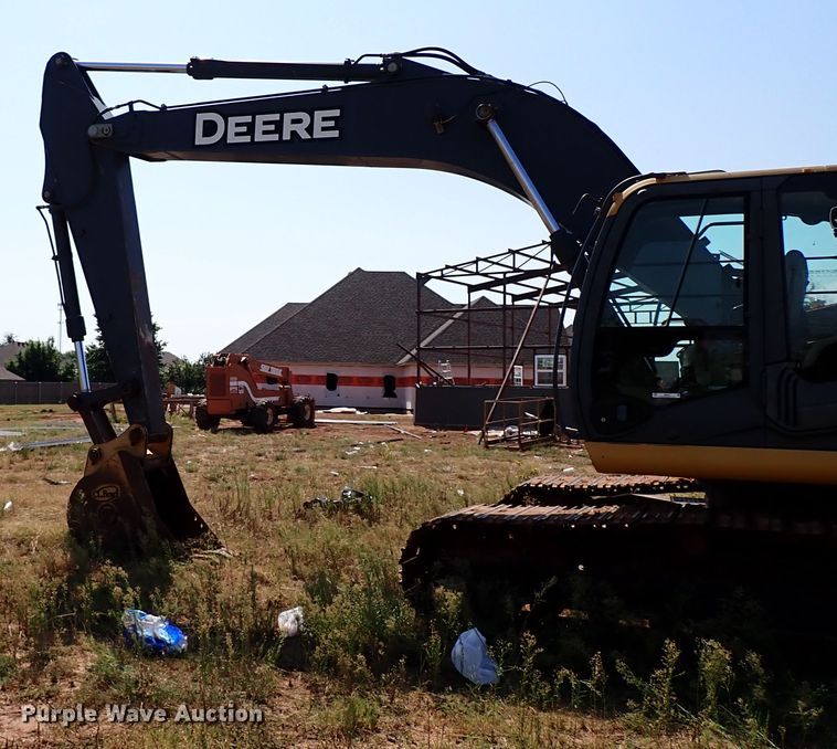 image for item IN9616 2009 John Deere 240DLC  excavator