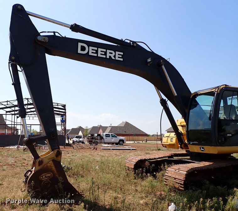 image for item IN9616 2009 John Deere 240DLC  excavator