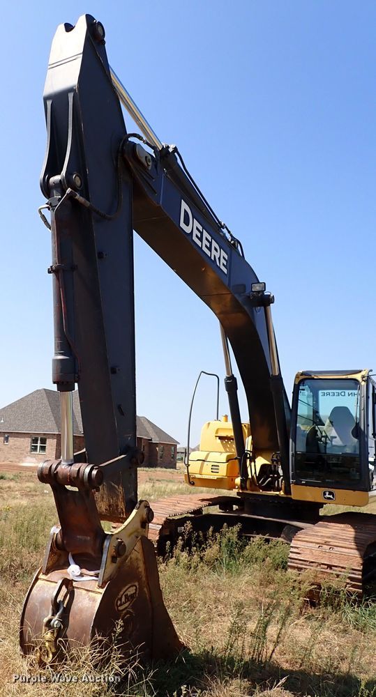 image for item IN9616 2009 John Deere 240DLC  excavator