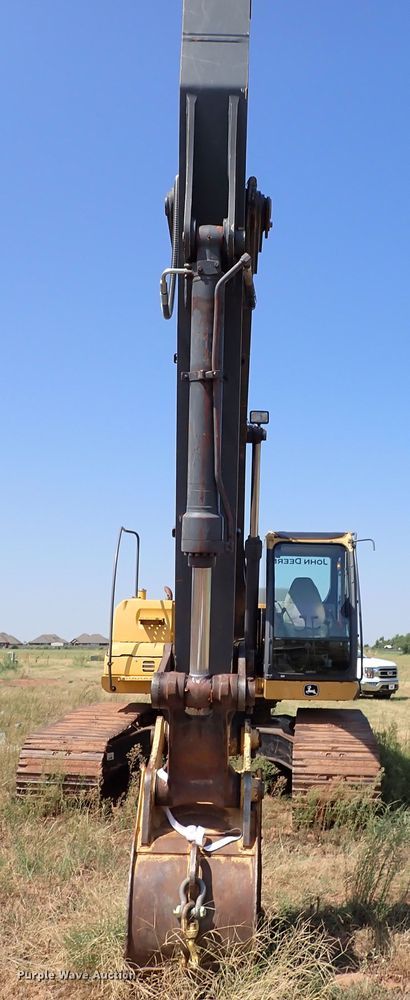 image for item IN9616 2009 John Deere 240DLC  excavator