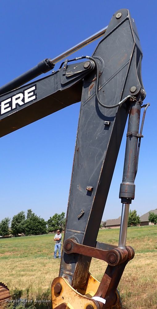 image for item IN9616 2009 John Deere 240DLC  excavator