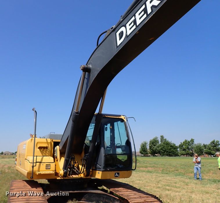image for item IN9616 2009 John Deere 240DLC  excavator
