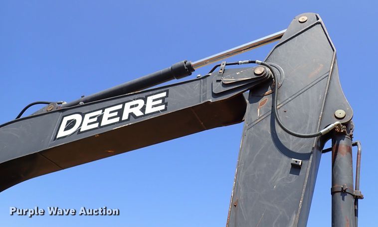 image for item IN9616 2009 John Deere 240DLC  excavator