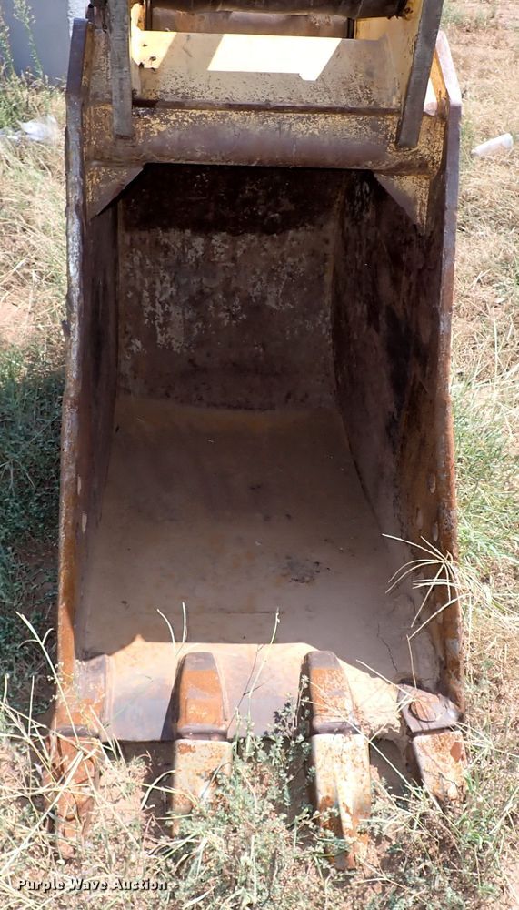 image for item IN9616 2009 John Deere 240DLC  excavator