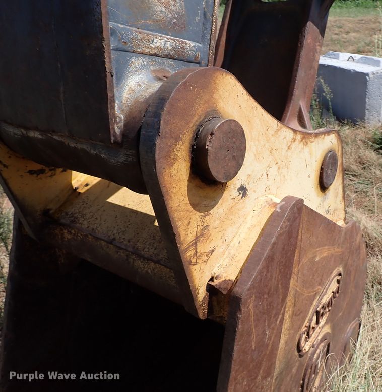 image for item IN9616 2009 John Deere 240DLC  excavator