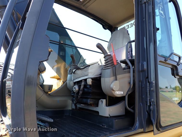 image for item IN9616 2009 John Deere 240DLC  excavator