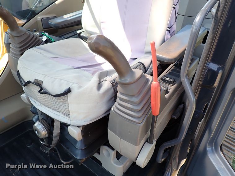 image for item IN9616 2009 John Deere 240DLC  excavator