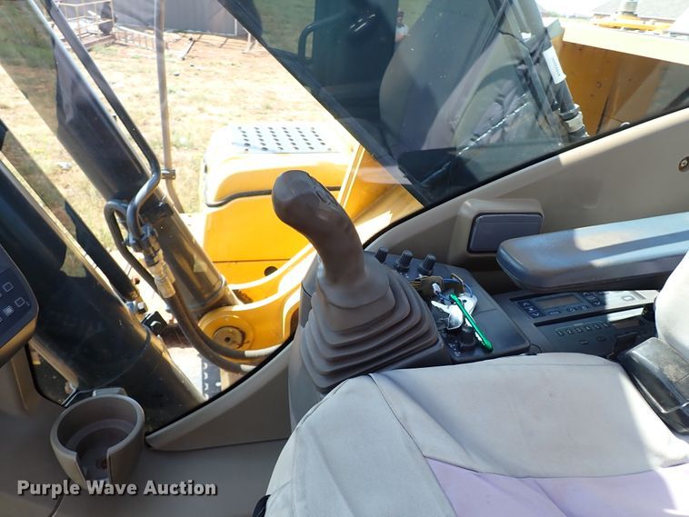 image for item IN9616 2009 John Deere 240DLC  excavator