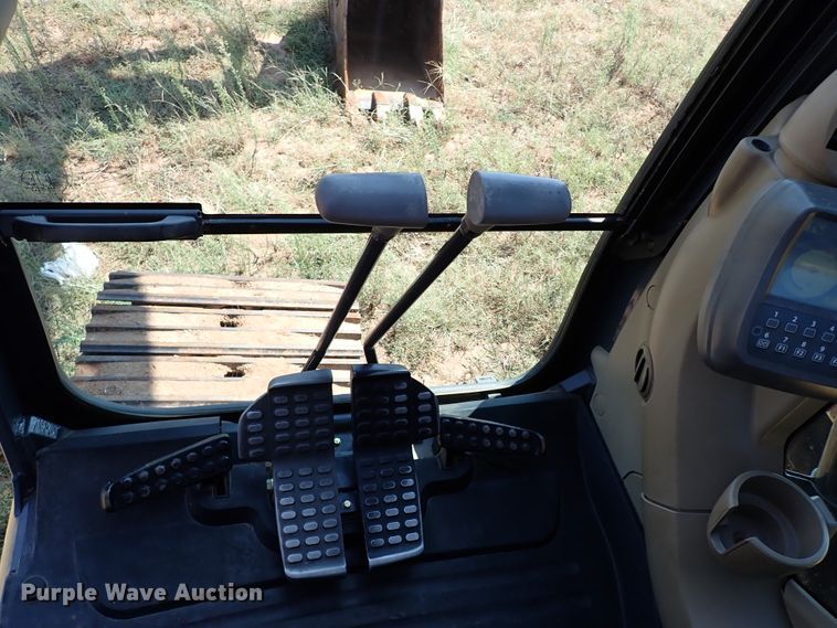 image for item IN9616 2009 John Deere 240DLC  excavator