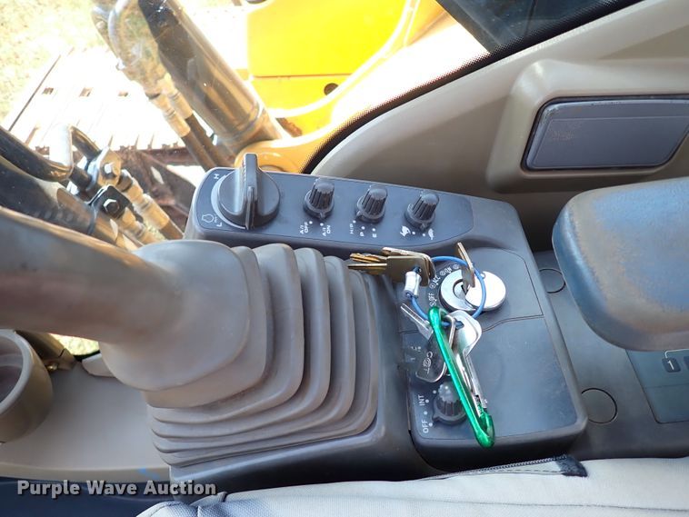 image for item IN9616 2009 John Deere 240DLC  excavator