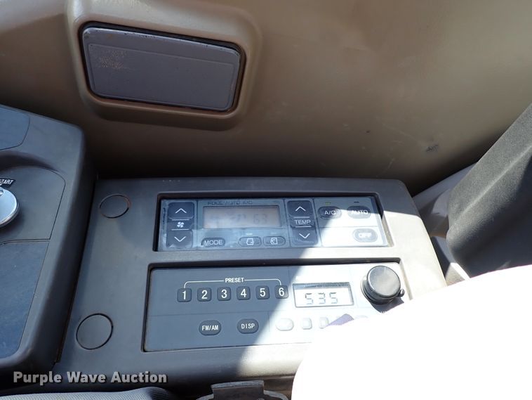 image for item IN9616 2009 John Deere 240DLC  excavator